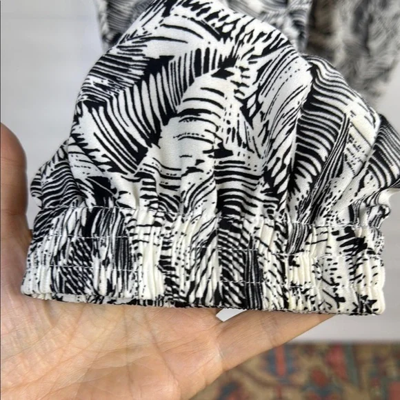 Banana Republic Black and Cream Tropical Print Jumpsuit, Size 6 - Picture 6 of 8